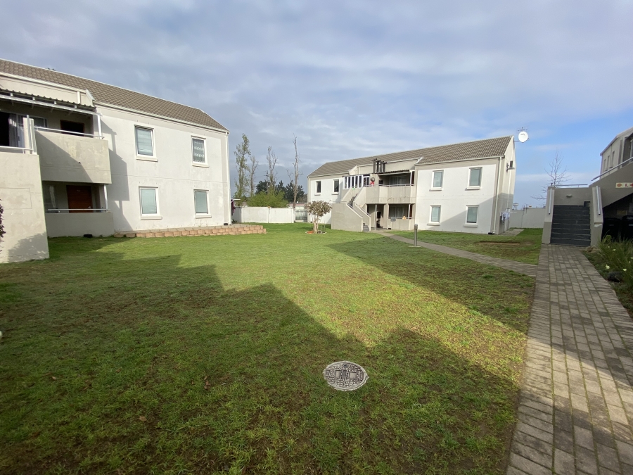 To Let 2 Bedroom Property for Rent in Klein Drakenstein Western Cape